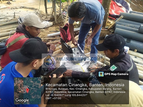 Tim ahlisumurbor.com saat pengerjaan sumur bor di lapangan