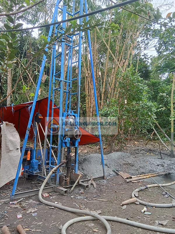Hasil pengeboran sumur bor dalam untuk kebutuhan usaha di Serang